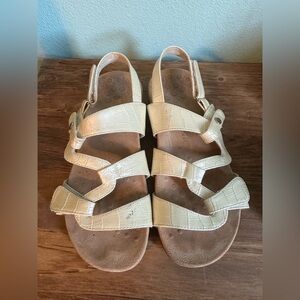 Vionic Women’s 6 Ivory Embossed Croc 342 PAROS Adjustable Straps Comfort Sandals